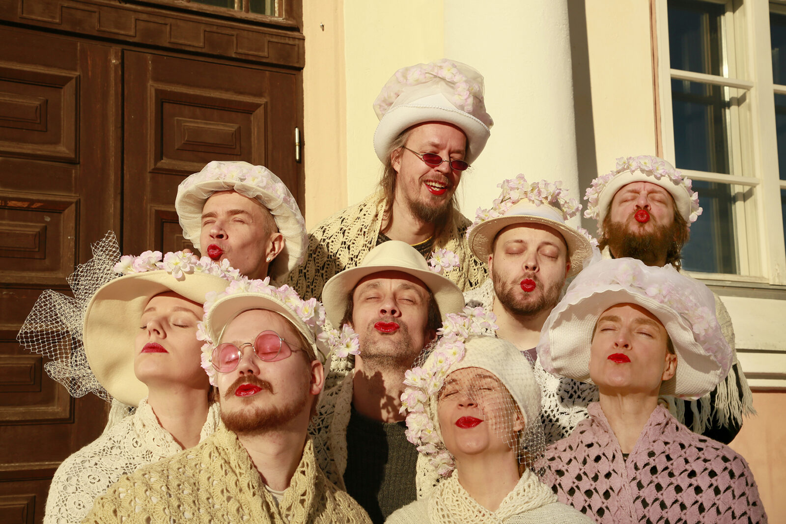 Kuvassa Salla Loper, Antti Hovilainen, Tom Salminen, Jukka Peltola, Veikko Leinonen, Heidi Syrjäkari, Jose Viitala, Satu Turunen ja Mika Silvennoinen